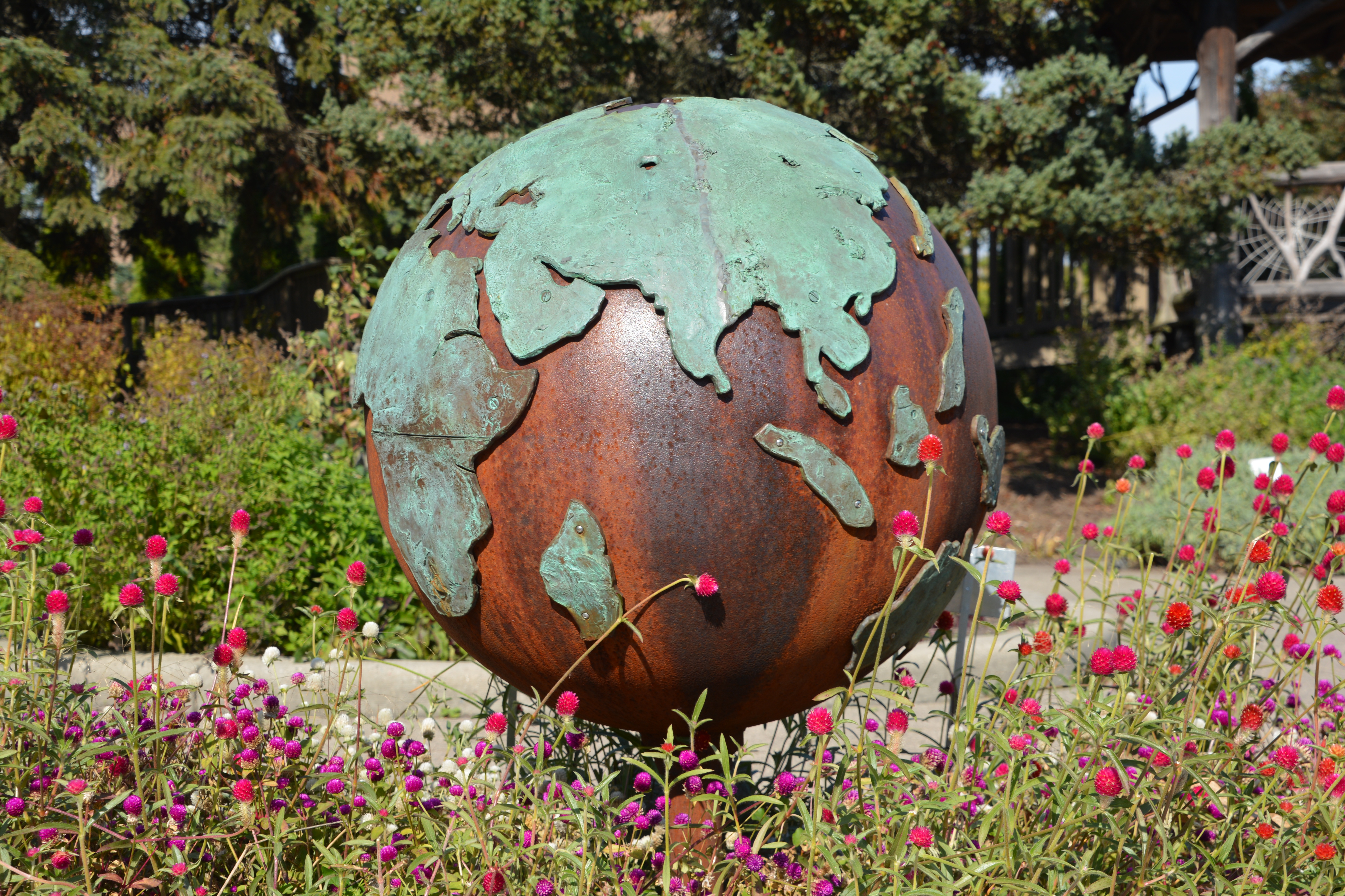 MSU园艺花园的世界雕塑