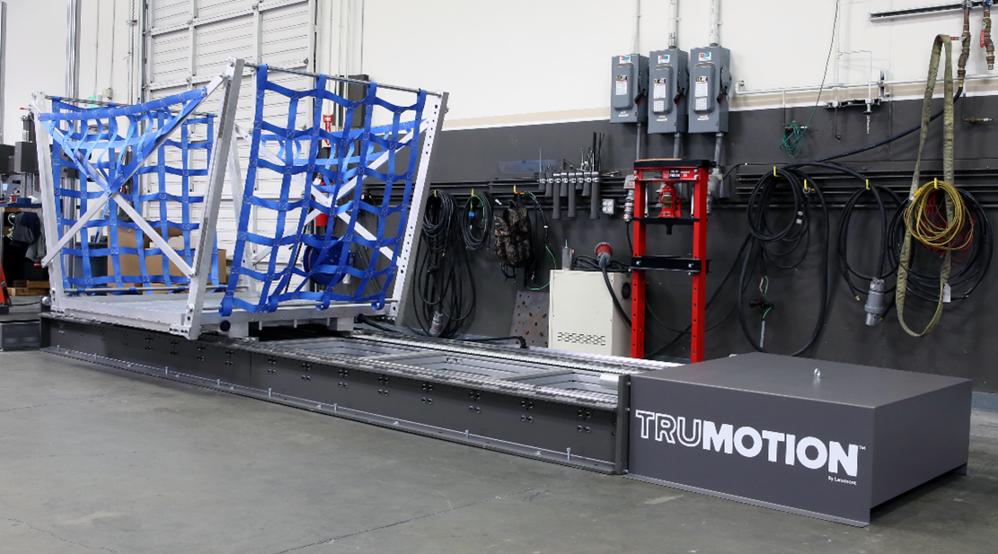Lansmont TruMotion雪橇。工业测试设备,模拟加速度warehouse-type房间。